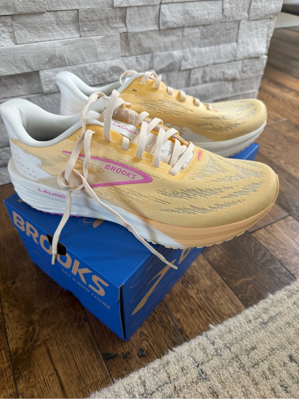 NWT Brooks Women’s Launch 11 Neutral  Running Shoe Size 9